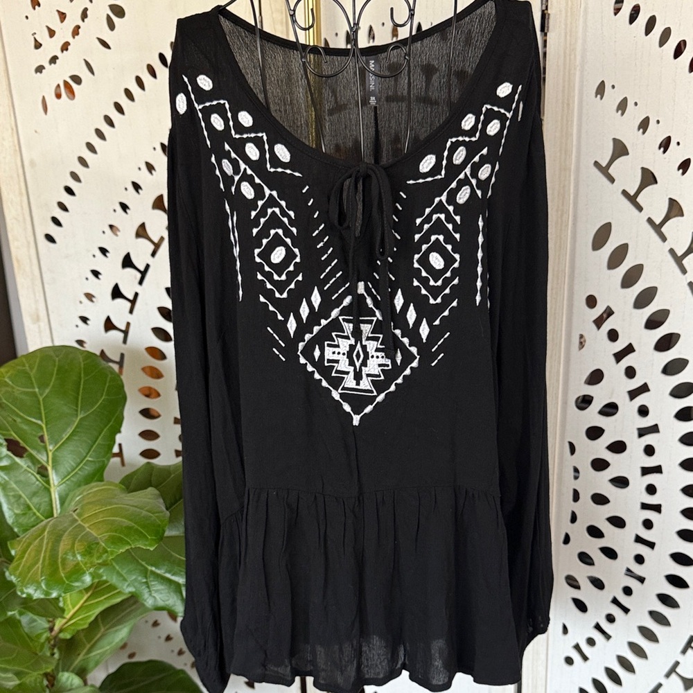 Massini Plus Size Black Embroidered Women's Top 3x NWT